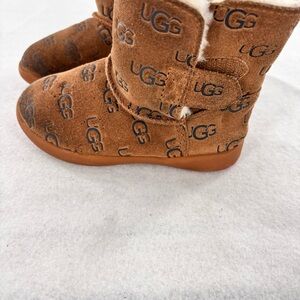 Ugg T keelan embossed logo baby uggs 8
